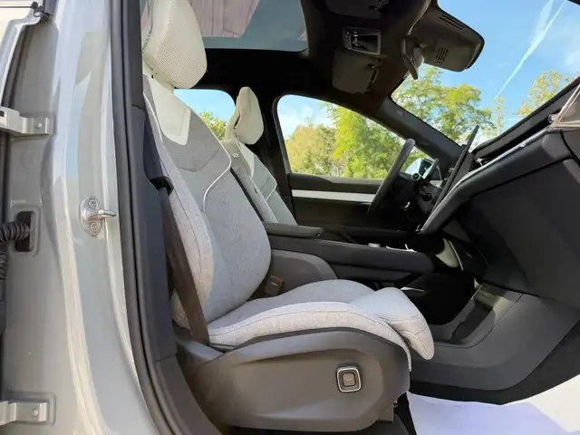 Volvo Ex90 view 7