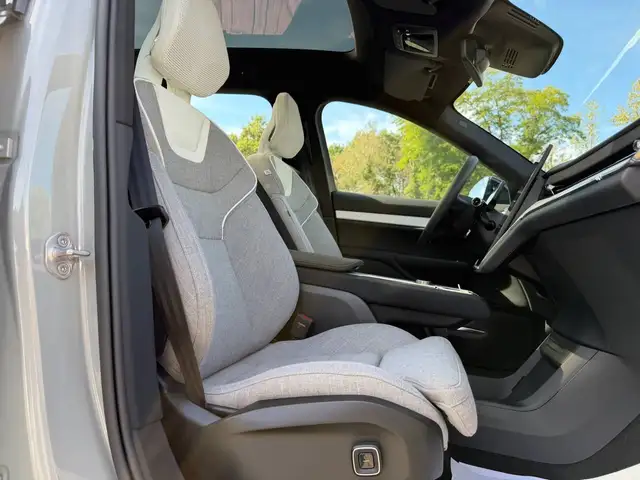 Volvo Ex90 view 6