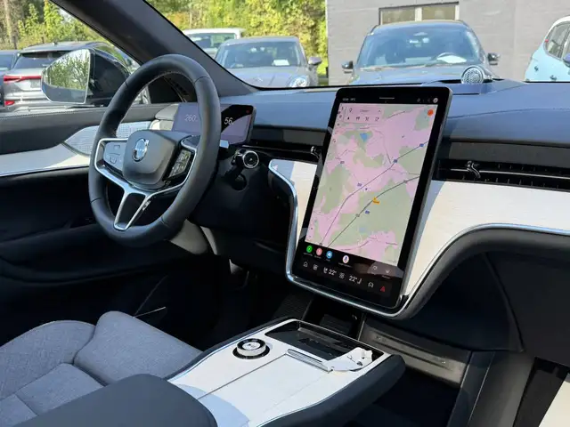 Volvo Ex90 view 5
