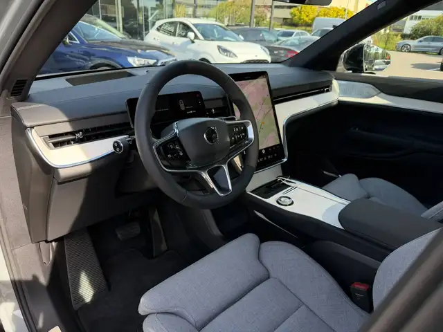 Volvo Ex90 view 4