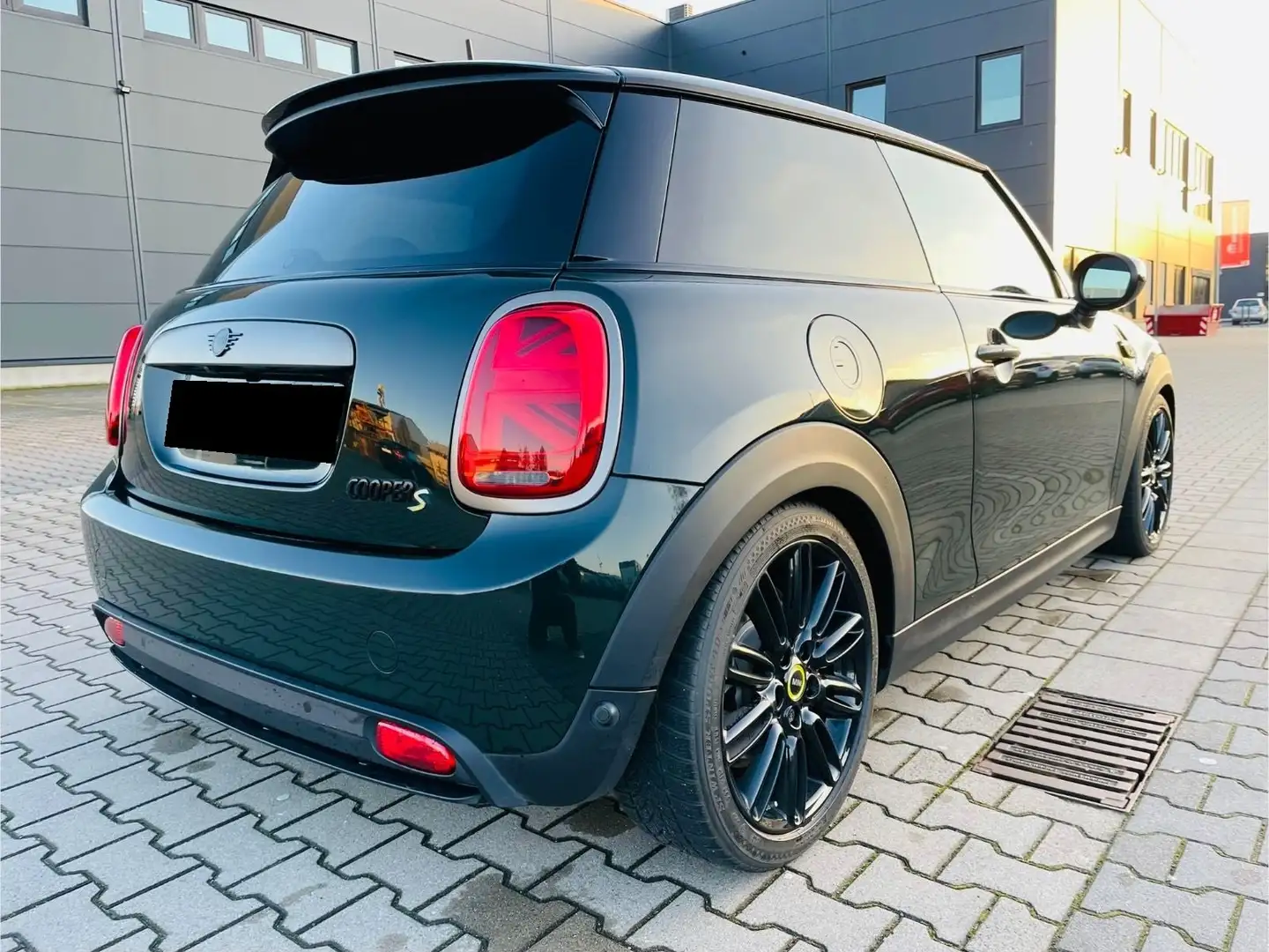 MINI Cooper SE MINI Cooper SE 32,6kWh Aut. Cooper SE Grün - 1