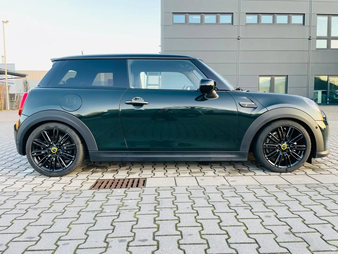 MINI Cooper SE MINI Cooper SE 32,6kWh Aut. Cooper SE Grün - 2