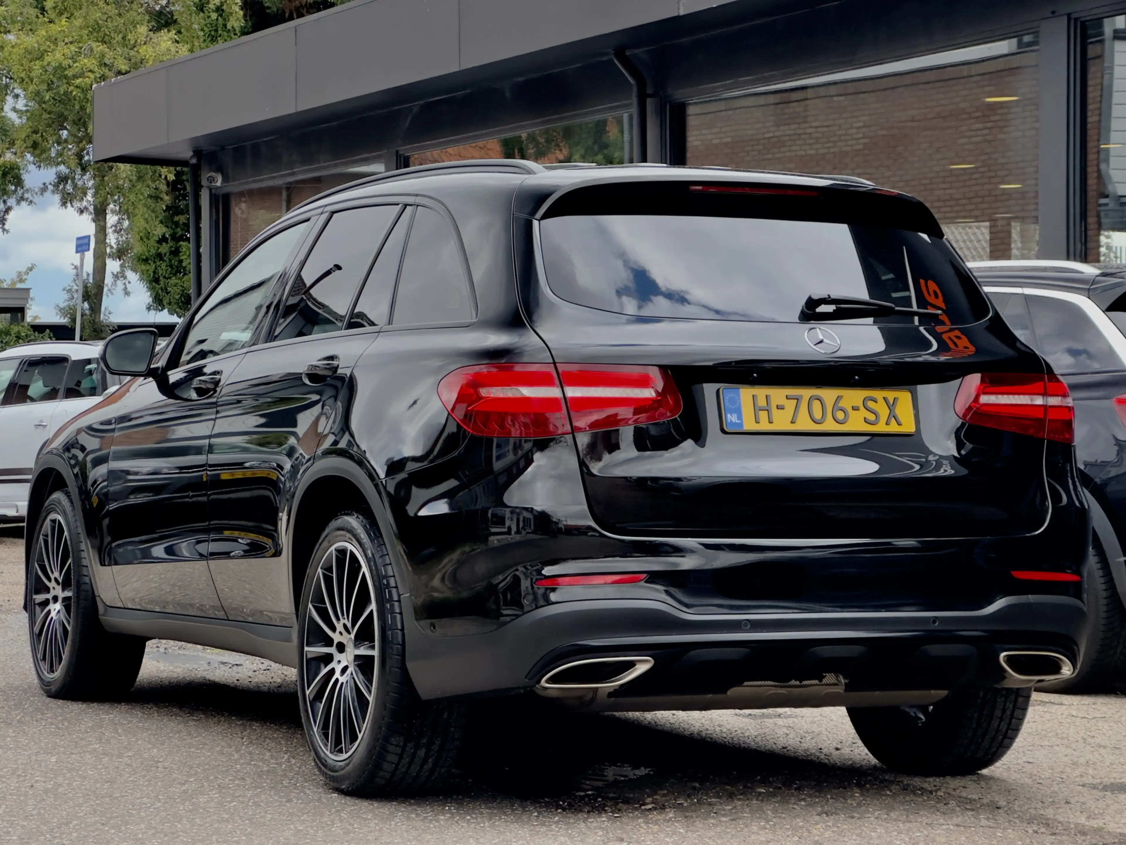 Mercedes-Benz GLC 250 4MATIC AUT9 AMG-LINE LEDER NAVI AIRCO LED LMV-20" — photo 4