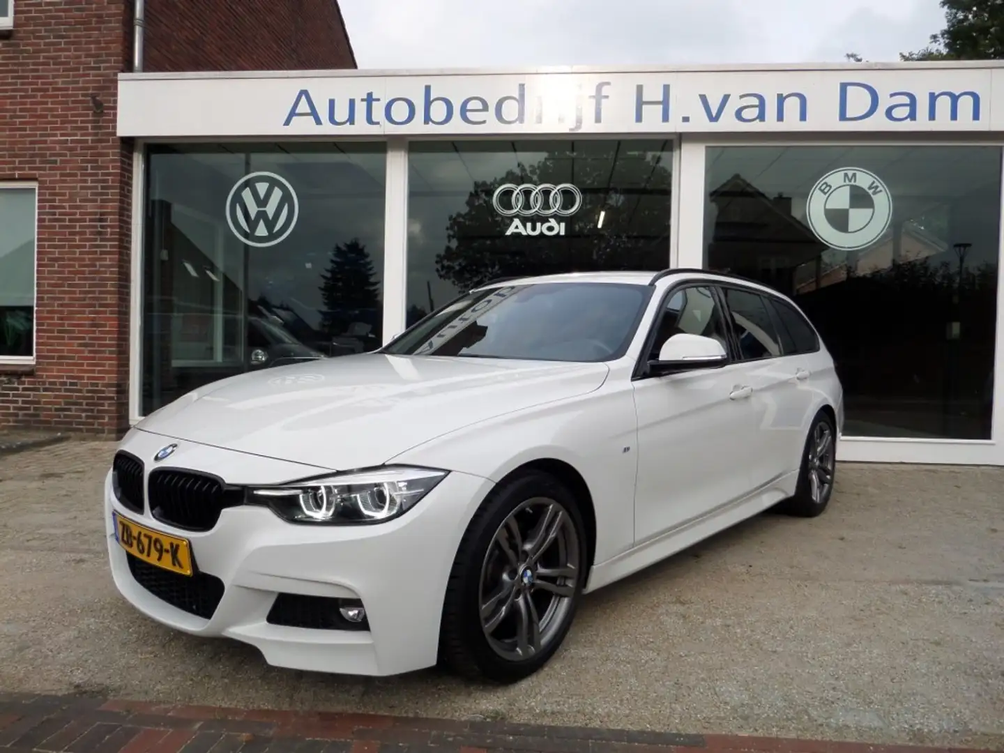 BMW 330 330i Touring M Sport /8 tr aut/18inch br.set/Kl3 A Wit - 1