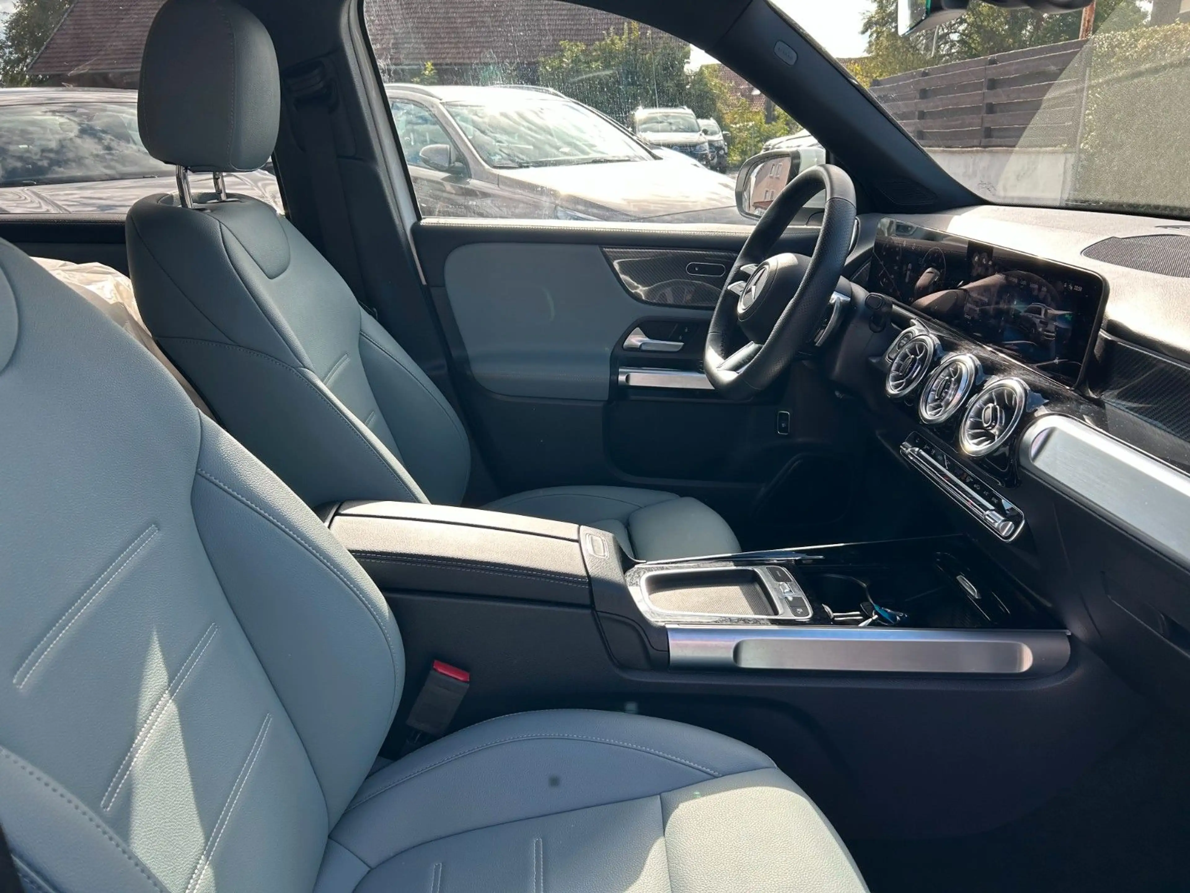 Mercedes-Benz GLB 250 4Matic AMG-Line Styling Paket*AHK* — photo 3