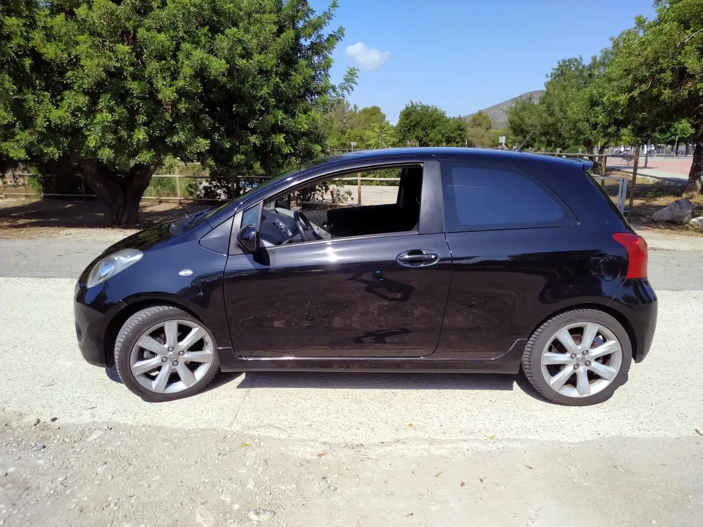 Toyota Yaris TOYOTA YARIS 1.8VVT-i 133 Negro - 1