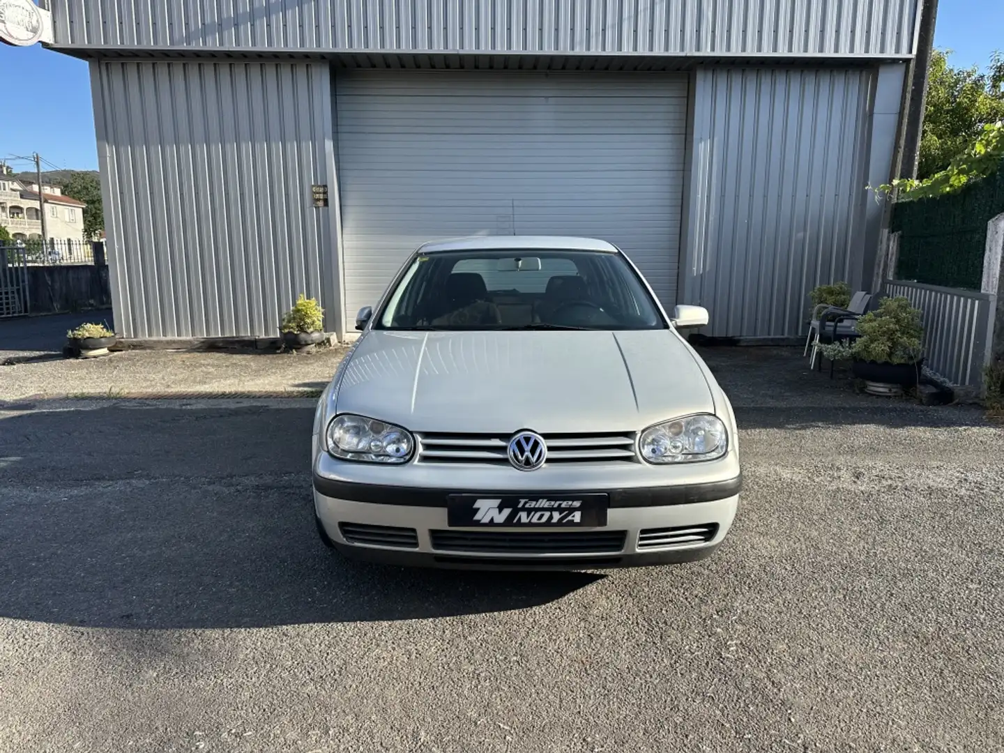 Volkswagen Golf 1.9TDI Conceptline Plateado - 2