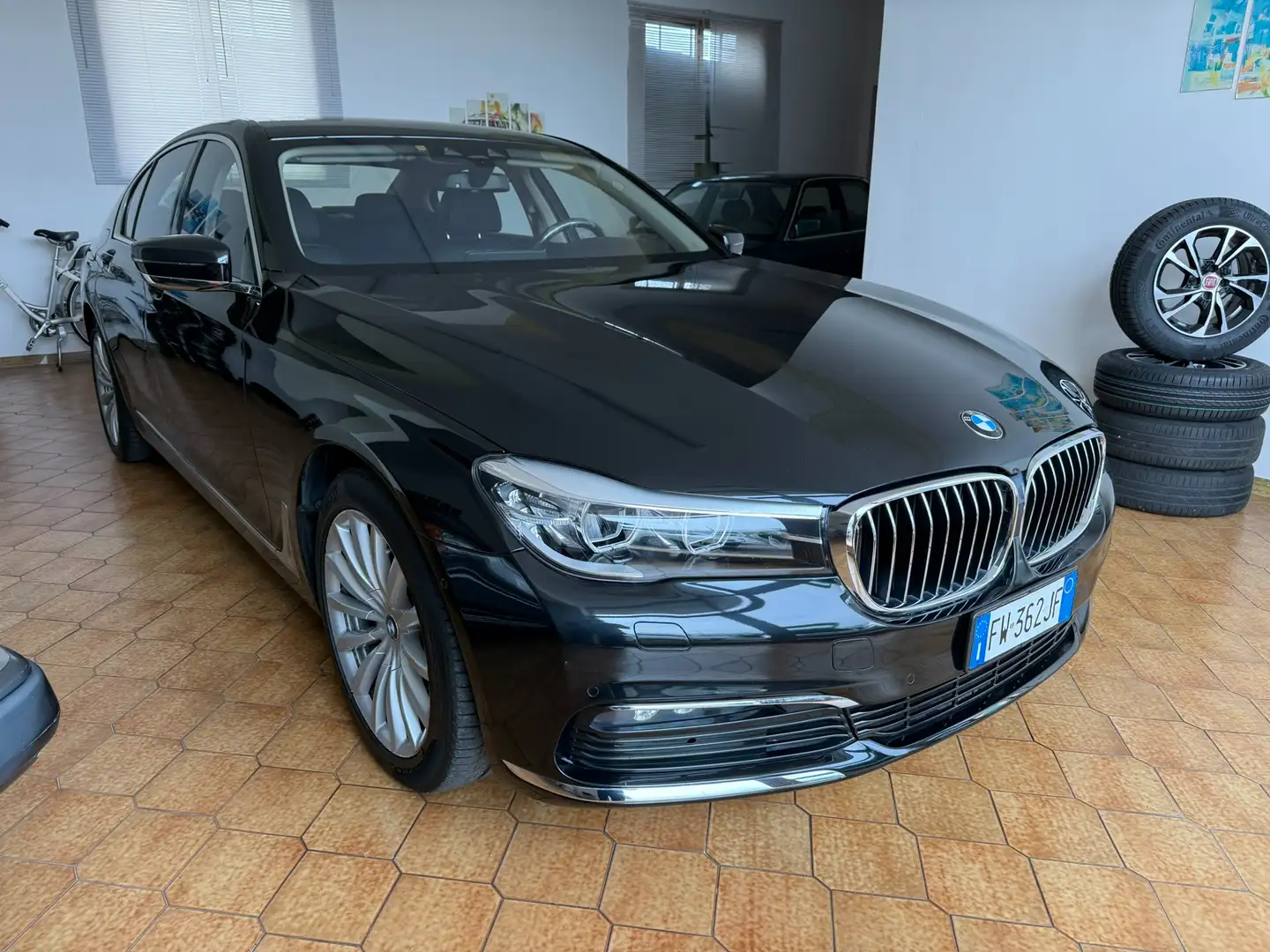 BMW 725 d L LUXURY TELAIO CARBON CORE IVA ESPOSTA Schwarz - 2