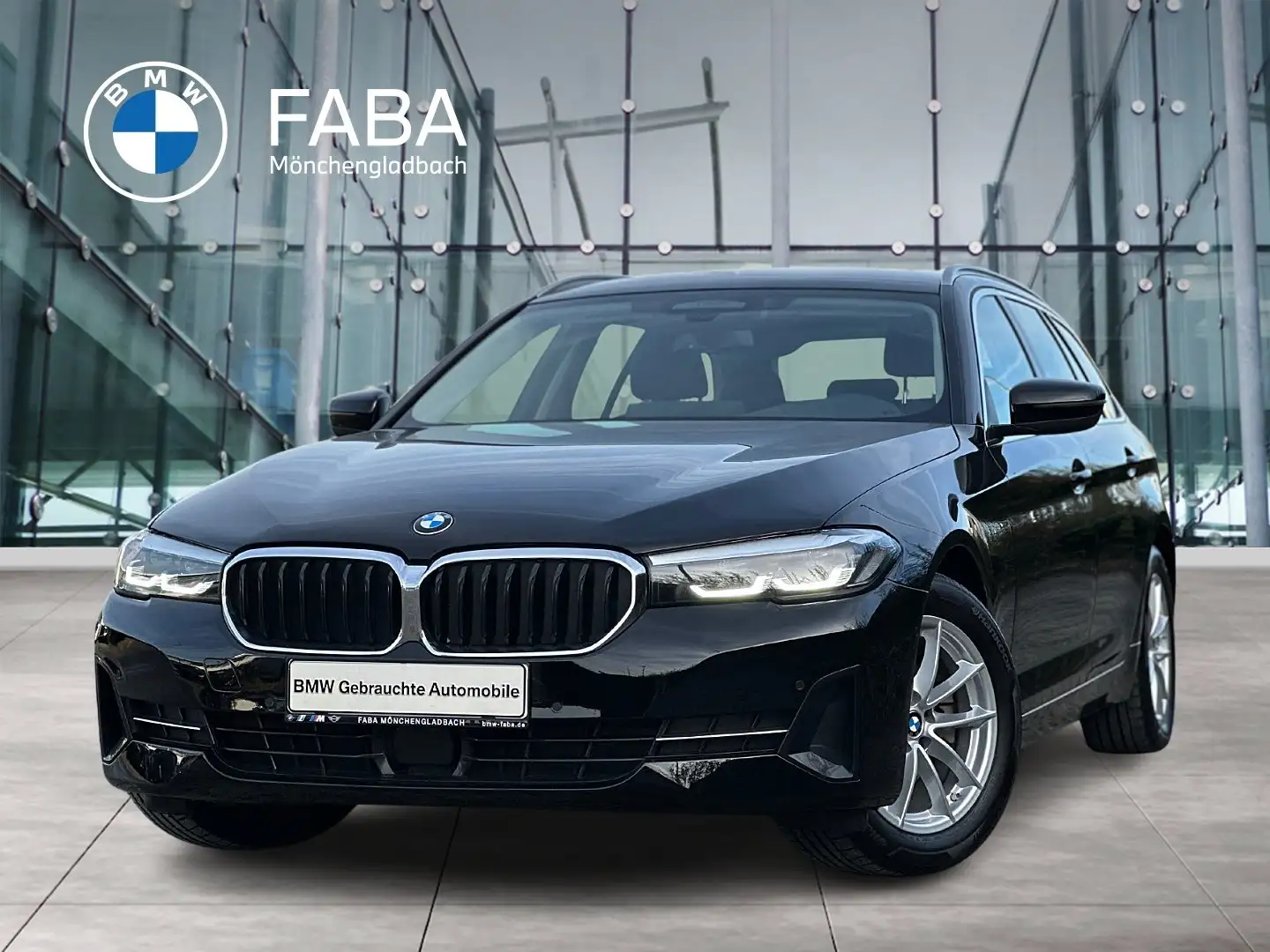 BMW 520 d xDrive Touring DAB WLAN RFK Parkassistent Schwarz - 1