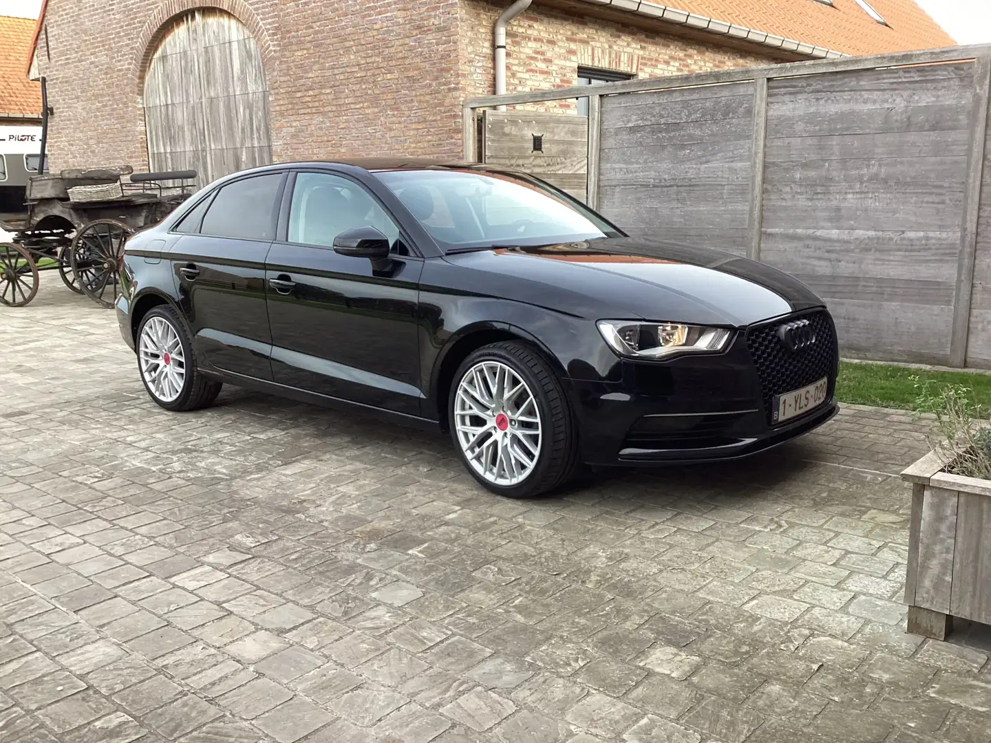 Audi A3 A3 1.4 TFSI Limousine Ambiente Zwart - 1