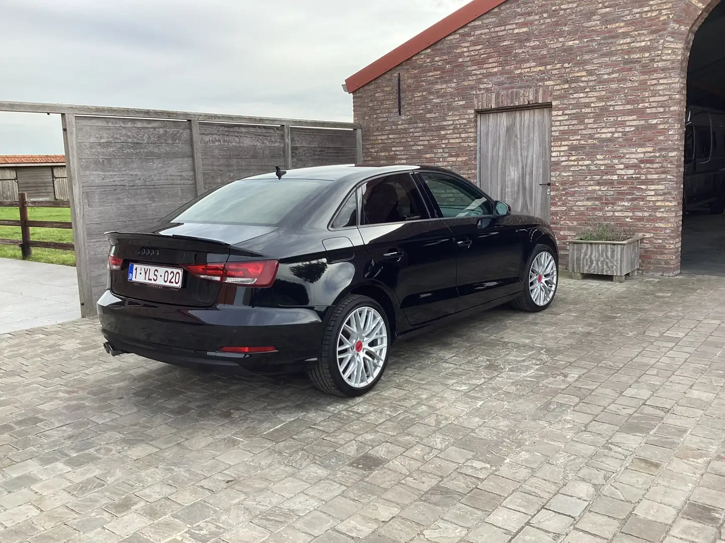 Audi A3 A3 1.4 TFSI Limousine Ambiente Zwart - 2