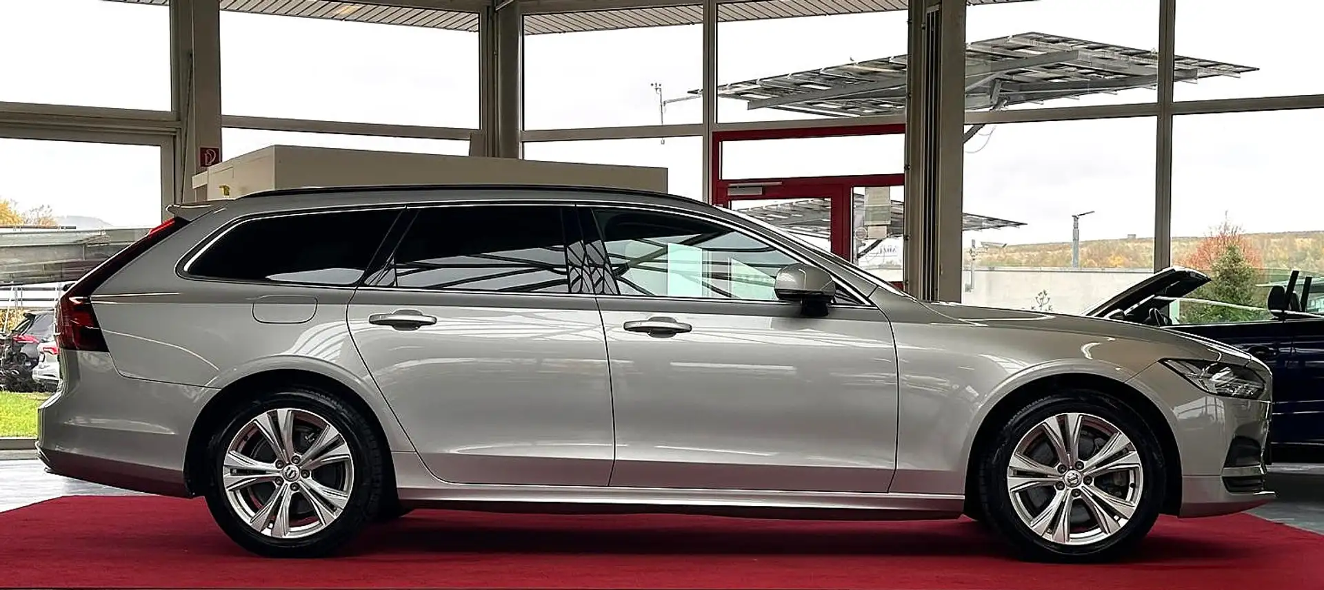 Volvo V90 2.0 B4 AWD CORE ACC RFK LED Grau - 2