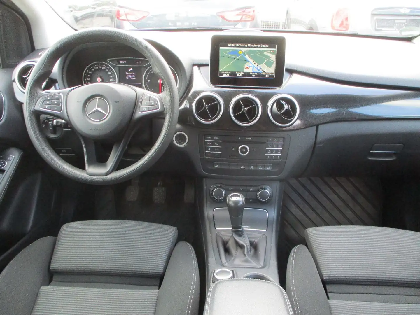 Mercedes-Benz B 180 d NAVI PDC SITZHEIZUNG TEMPOMAT ALU Grau - 2