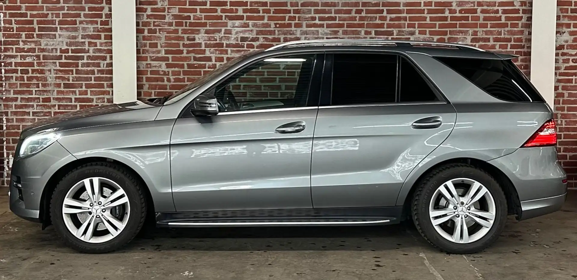 Mercedes-Benz ML 350 BT 4Matic 7G AMG/DTR+/GSD/AHK/RKamera/H&K Grau - 2