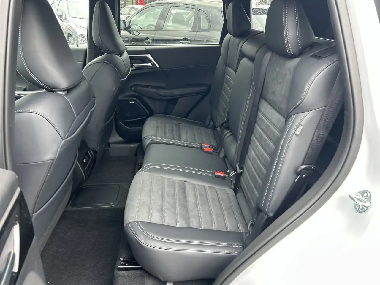 Mitsubishi Outlander снимка Mitsubishi Outlander