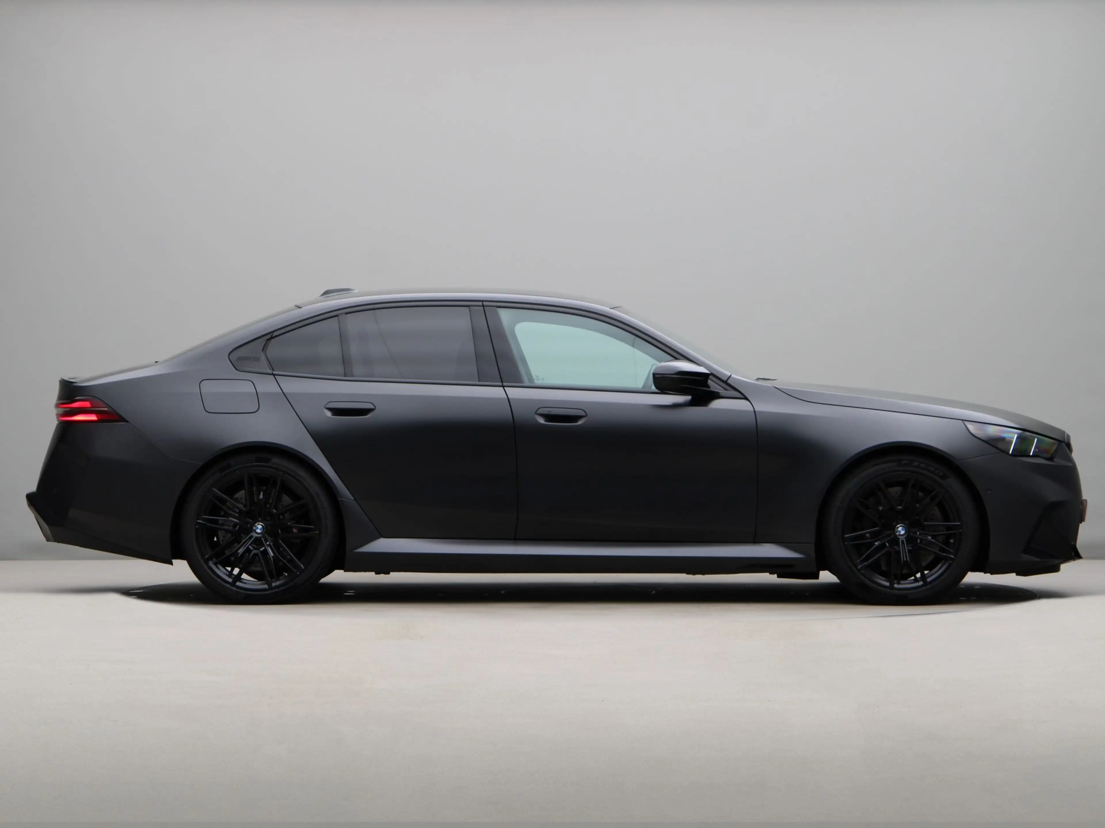 BMW M5 Sedan incl. alarmklasse 5 & milltek uitlaatsysteem — photo 8