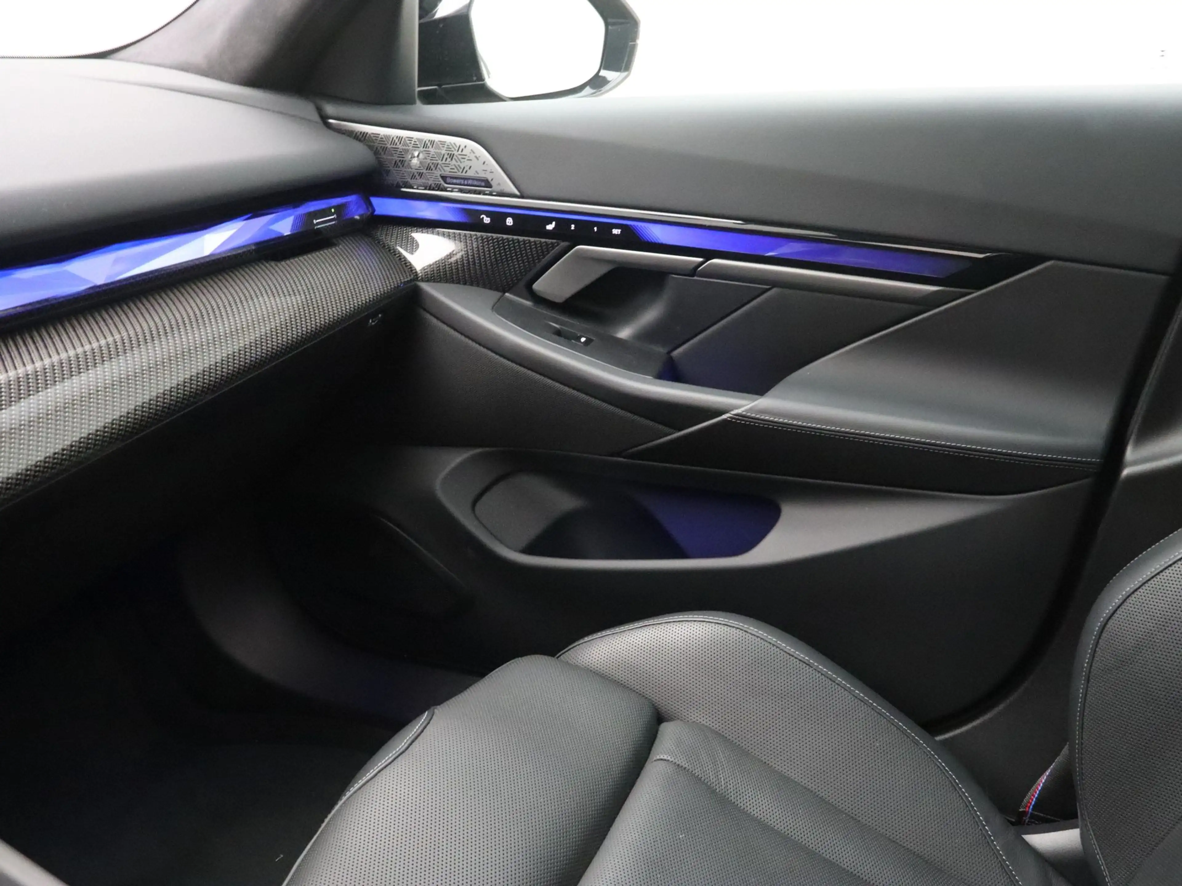 BMW M5 Sedan incl. alarmklasse 5 & milltek uitlaatsysteem — photo 15