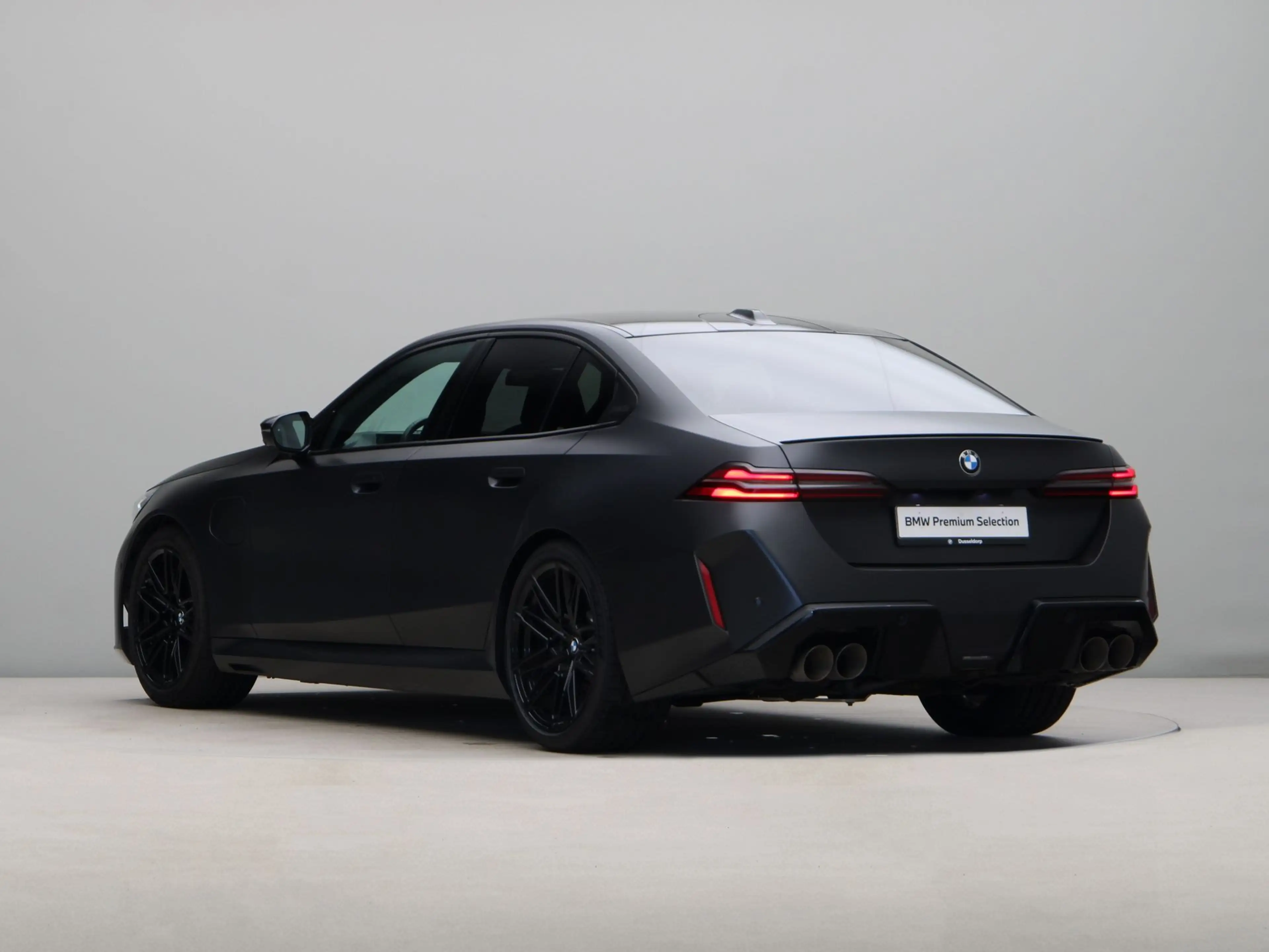 BMW M5 Sedan incl. alarmklasse 5 & milltek uitlaatsysteem — photo 11
