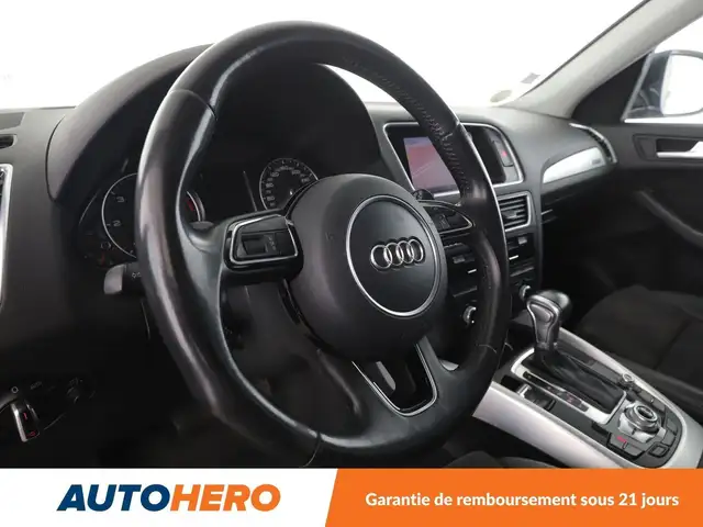 Audi Q5 view 11