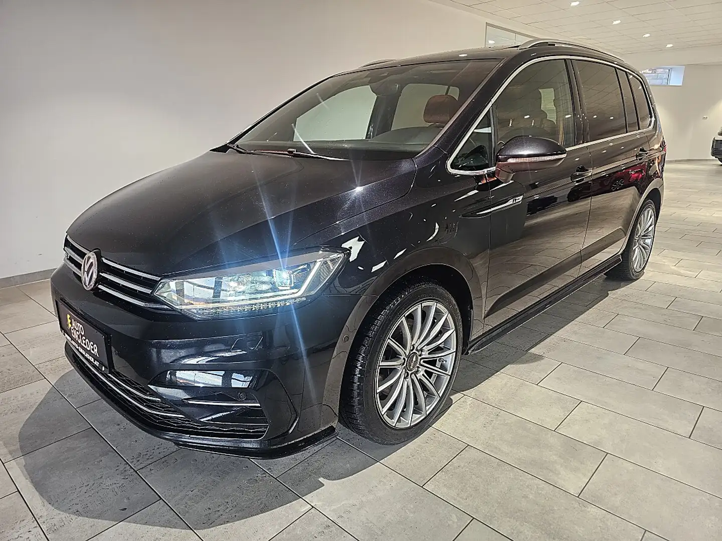Volkswagen Touran Highline 2,0 SCR TDI DSG *R-LINE* Schwarz - 2