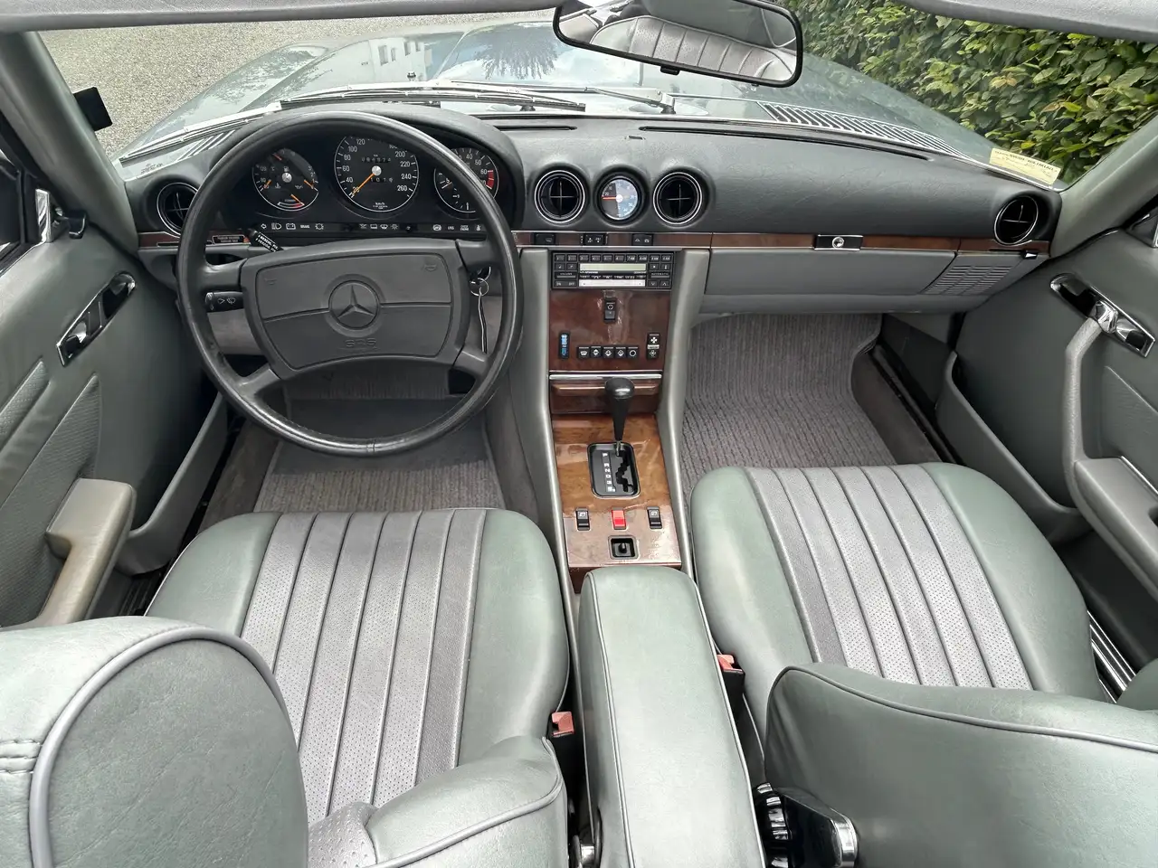 Mercedes-Benz SL 560 sehr schöne Restaurierung, foto 12
