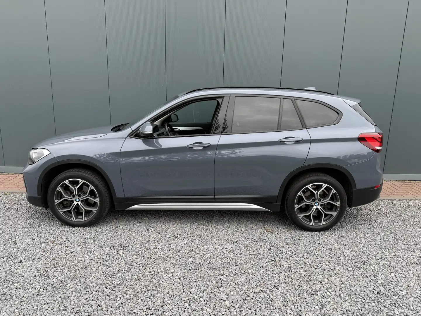BMW X1 S-Drive20i 192pk Automaat High Executive Panoramad Gris - 2