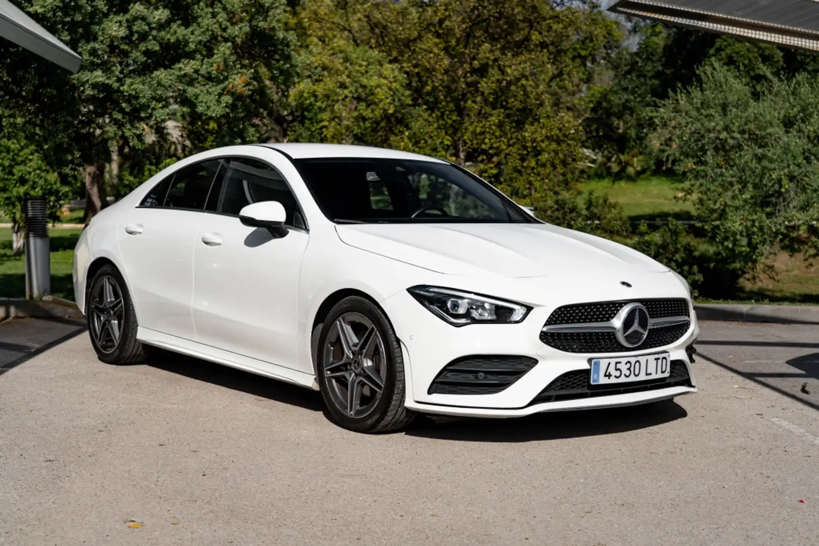 Mercedes-Benz CLA 180 7G-DCT Blanc - 1