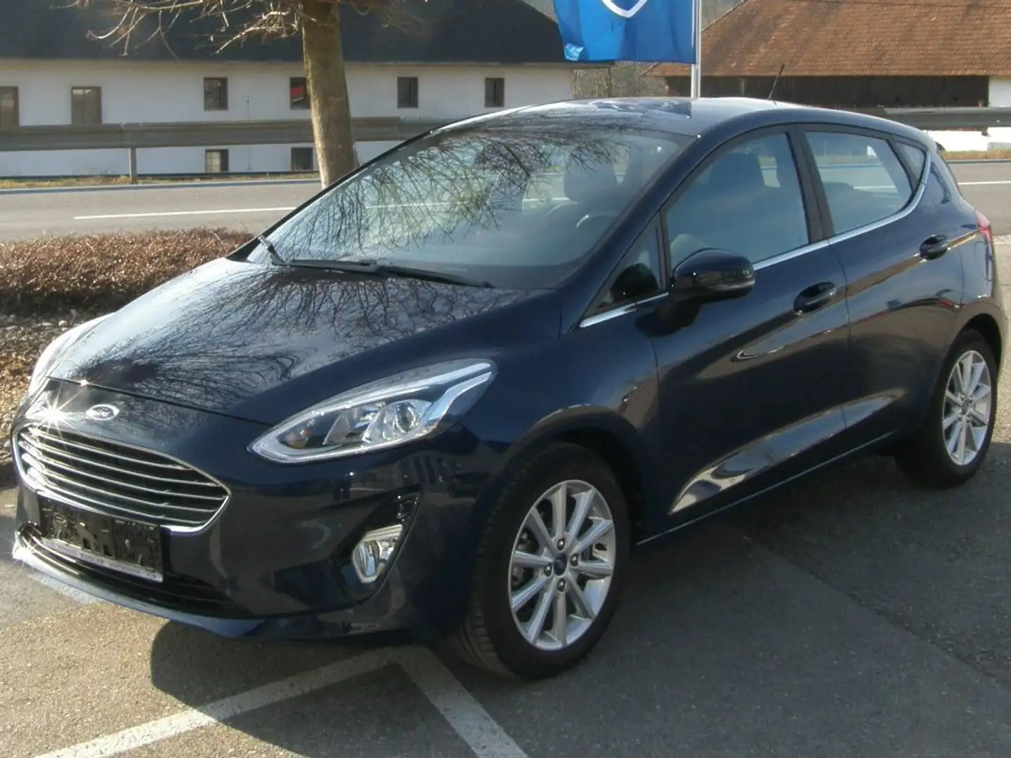 Ford Fiesta Titanium Blau - 1