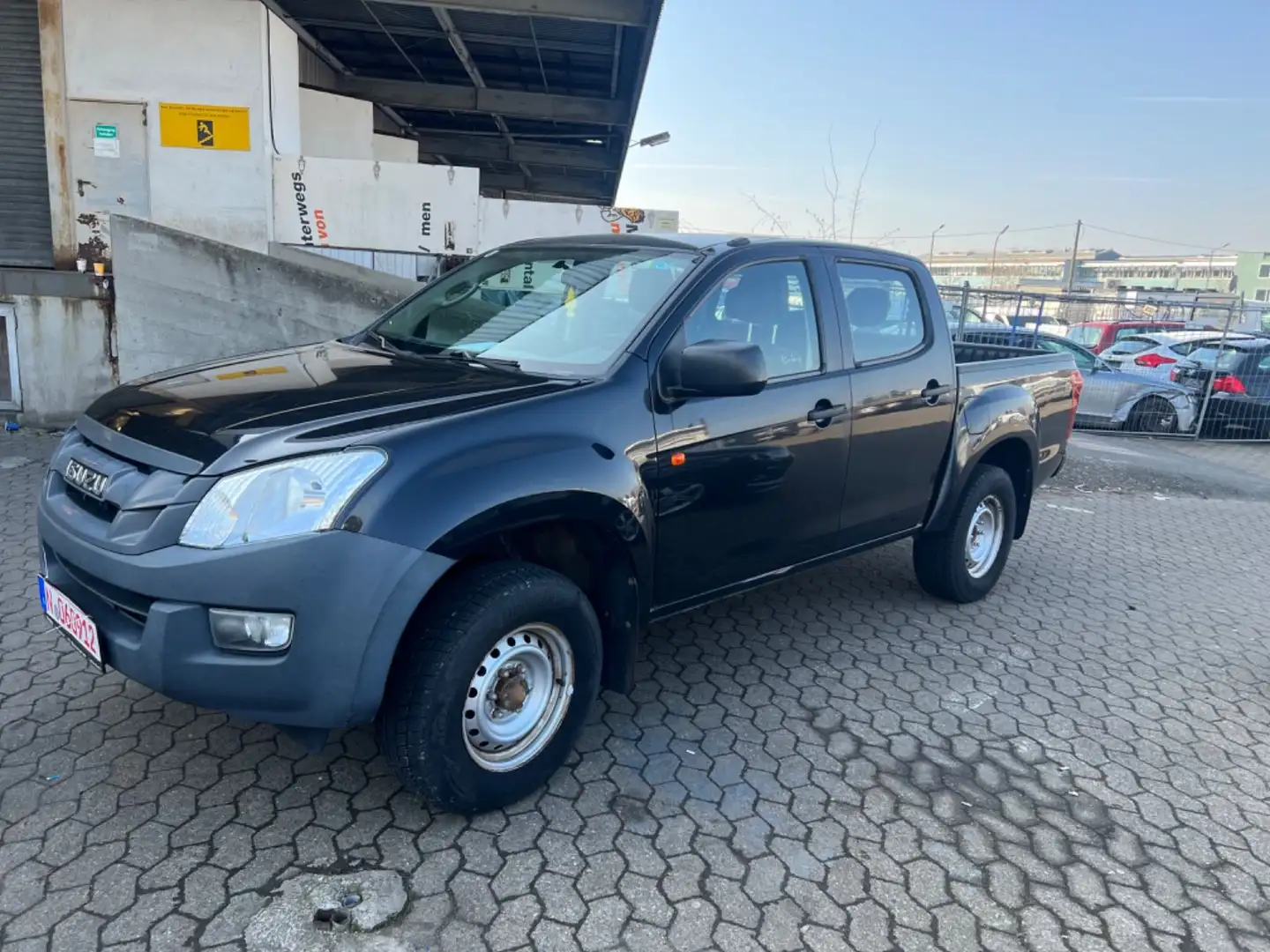 Isuzu D-Max Black - 1