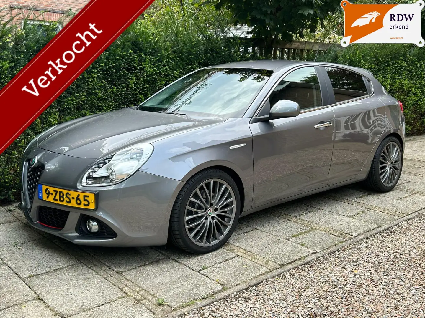 Alfa Romeo Giulietta 1.4 T Distinctive Lusso Uconnect/PDC Grijs - 1