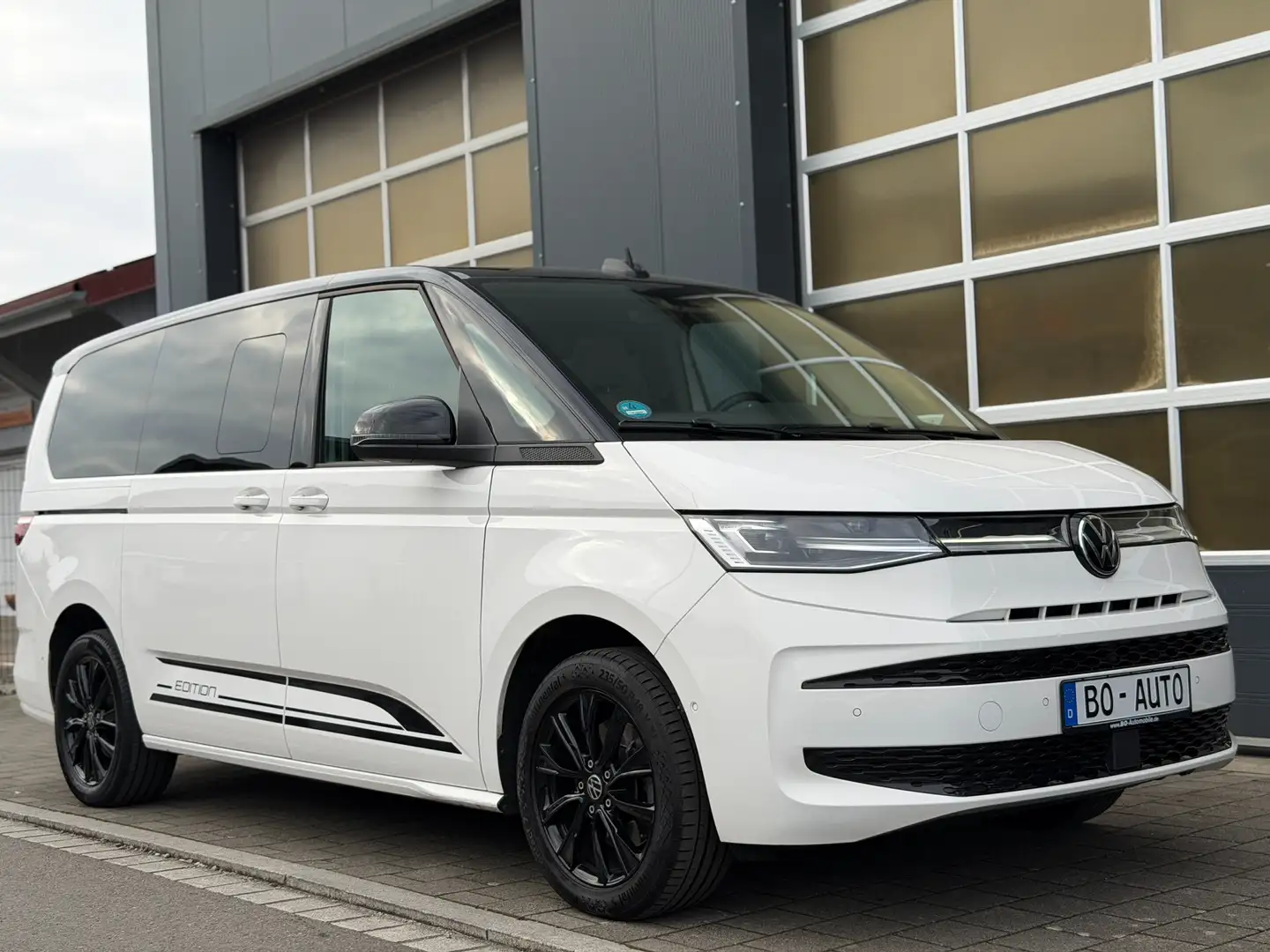 Volkswagen T7 Multivan LANG EDITION Leder PANO AHK StdHzg. IQ HuD Key PRO Weiß - 1
