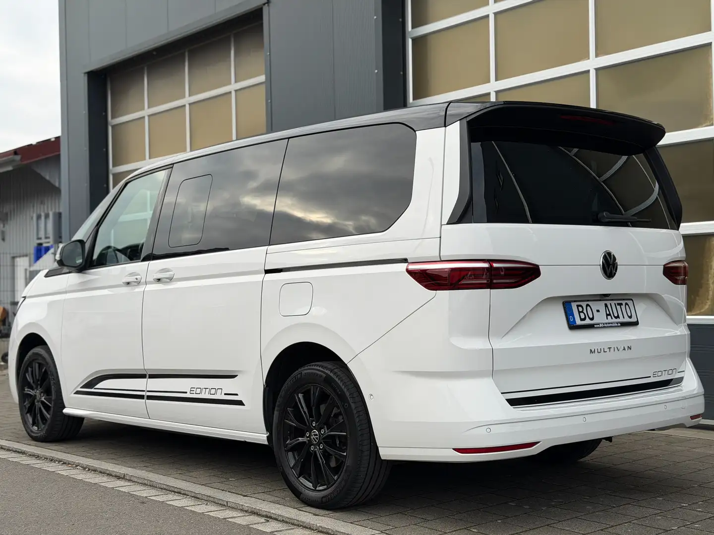 Volkswagen T7 Multivan LANG EDITION Leder PANO AHK StdHzg. IQ HuD Key PRO Weiß - 2