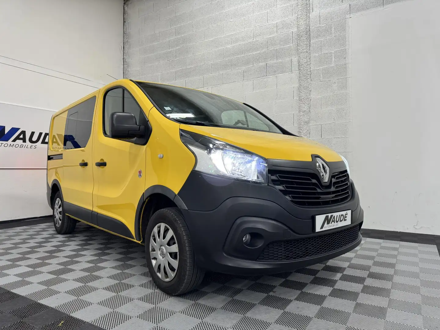 Renault Trafic 1.6 DCi 125 CH GRAND CONFORT 5P L1H1 Motricitée Re Jaune - 1