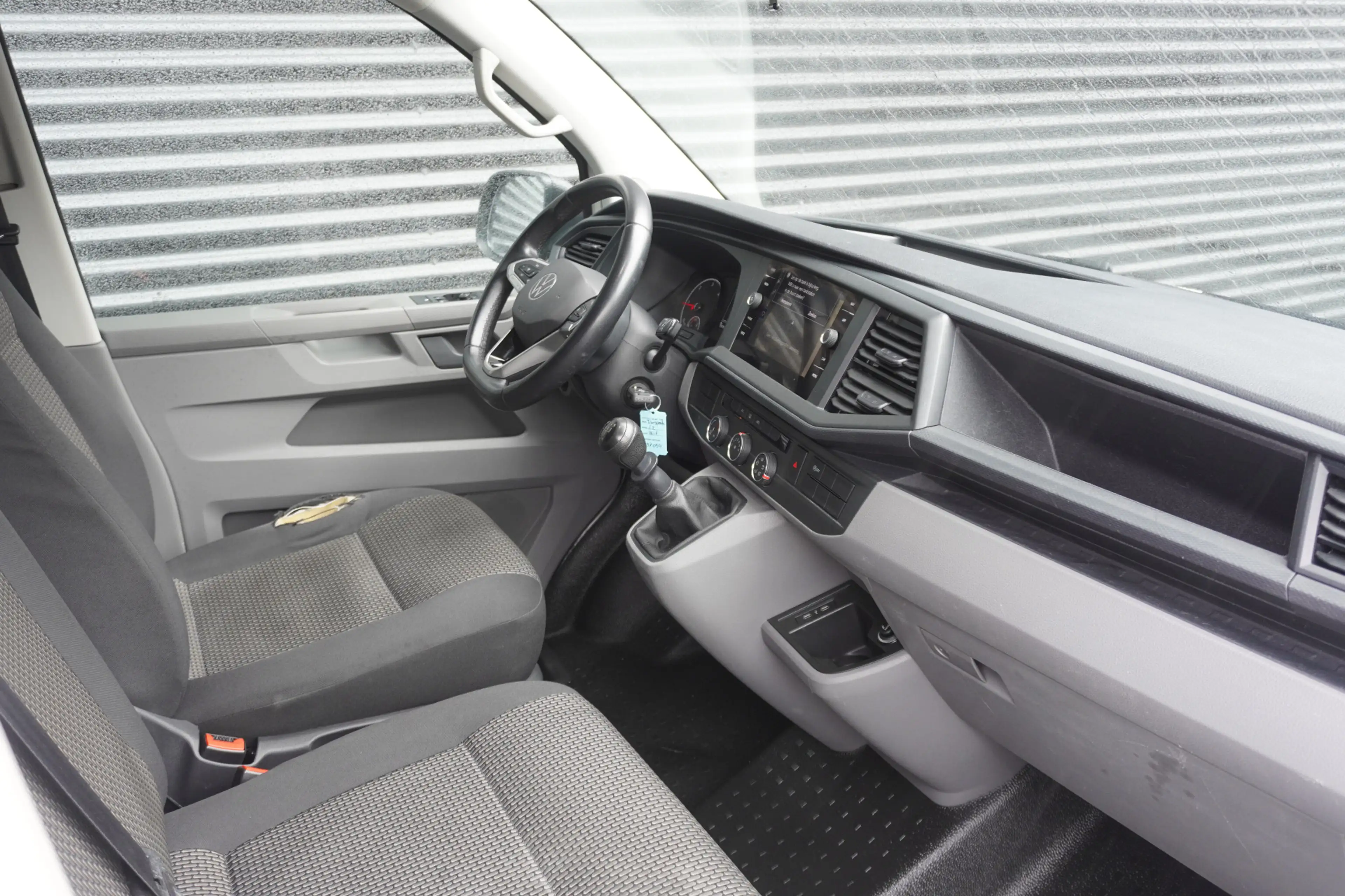 Volkswagen T6.1 Transporter 110pk L2H1 Navigatie Achterdeuren Apple carplay LE — photo 9