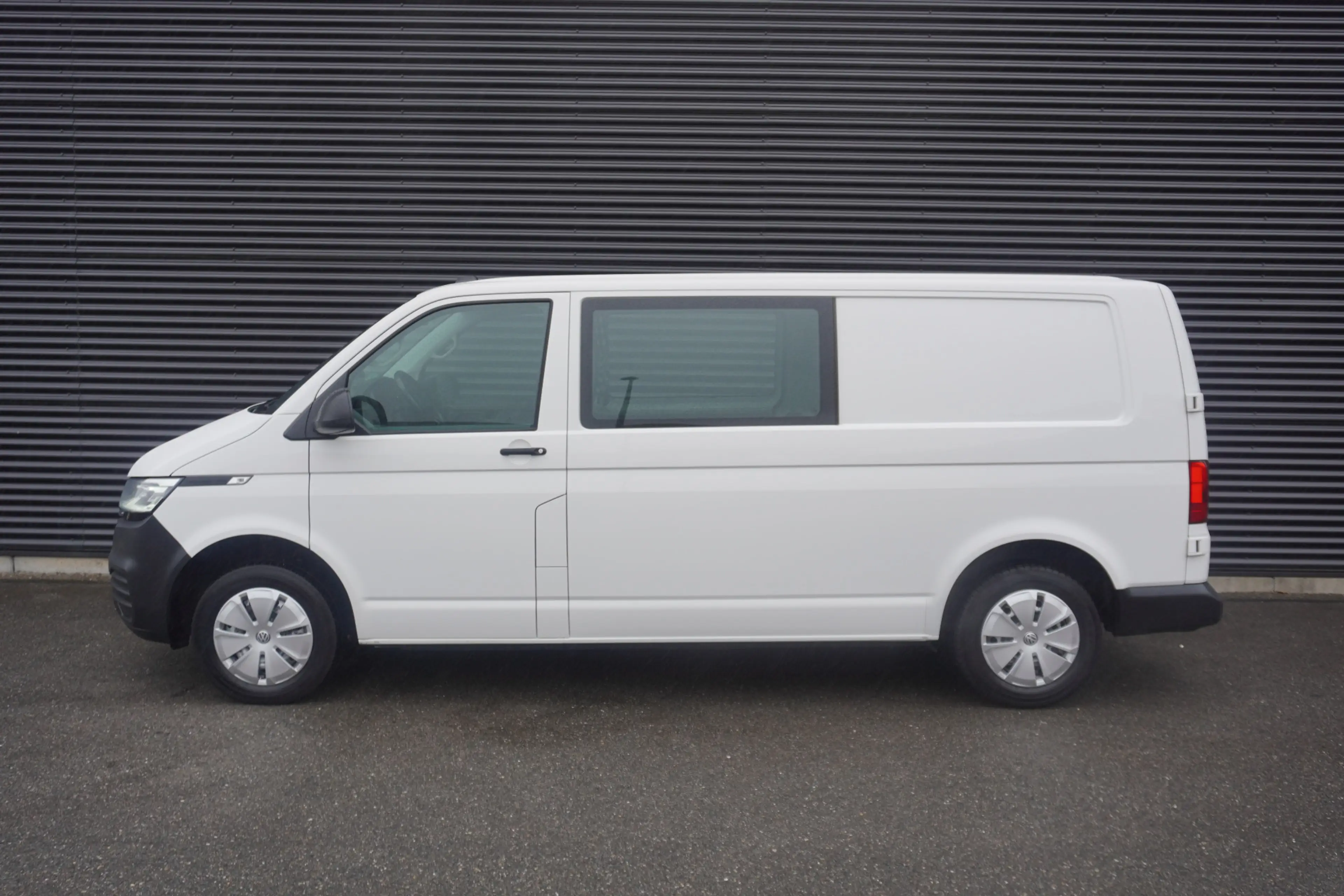 Volkswagen T6.1 Transporter 110pk L2H1 Navigatie Achterdeuren Apple carplay LE — photo 6