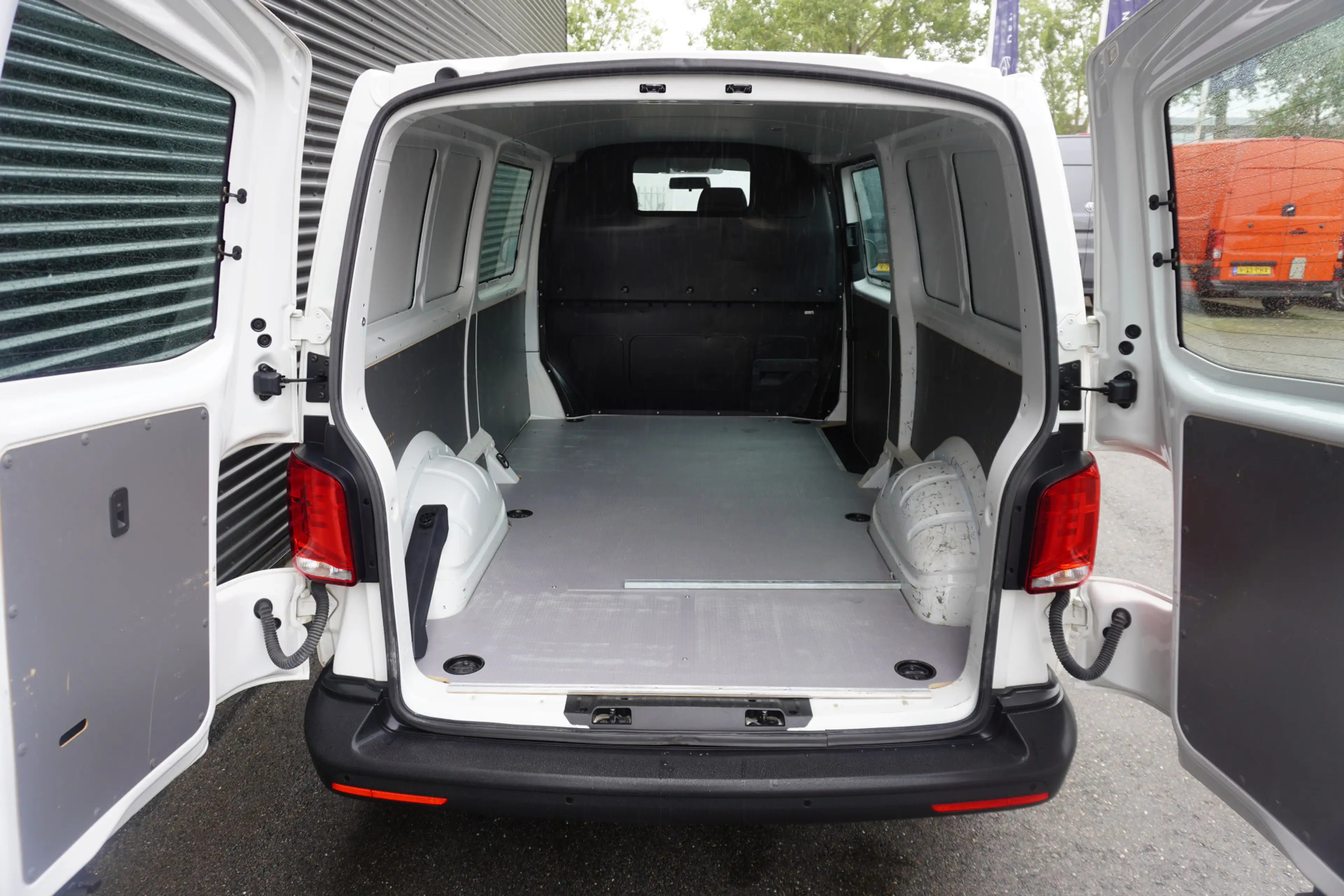 Volkswagen T6.1 Transporter 110pk L2H1 Navigatie Achterdeuren Apple carplay LE — photo 2