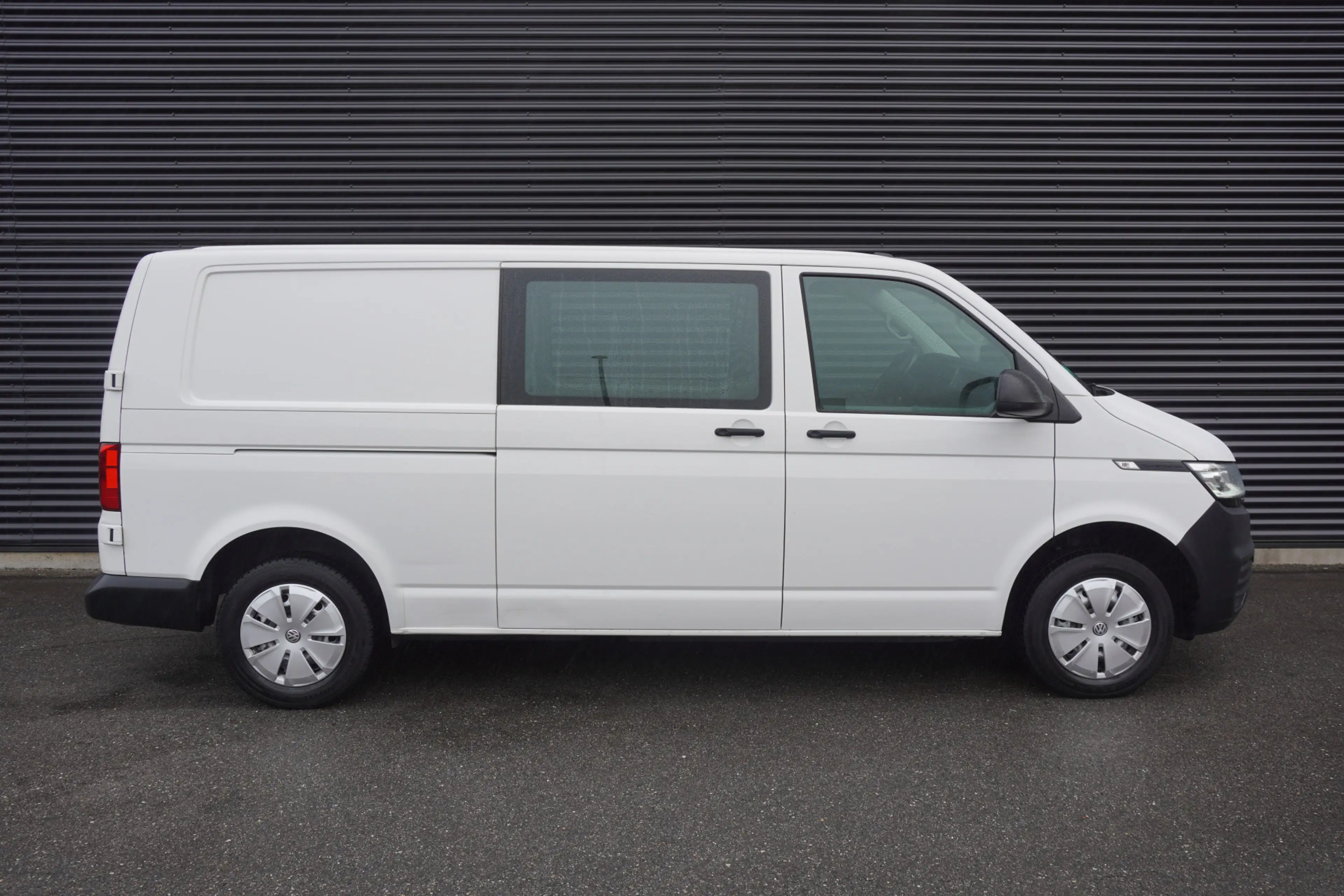 Volkswagen T6.1 Transporter 110pk L2H1 Navigatie Achterdeuren Apple carplay LE — photo 8