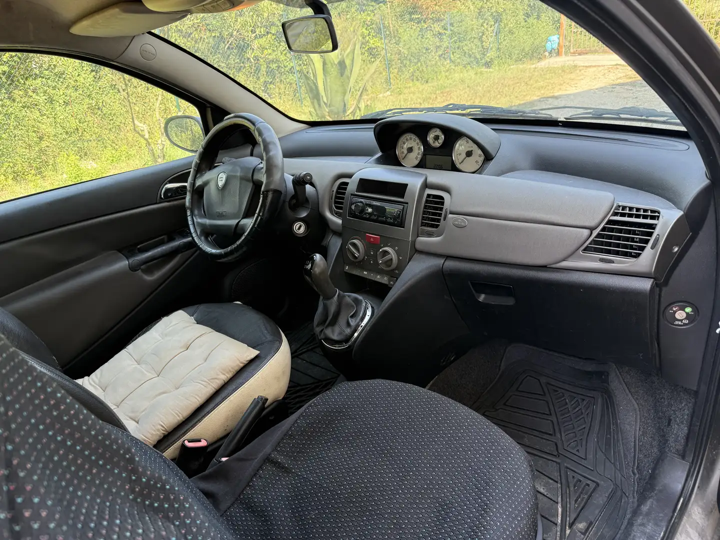 Lancia Ypsilon 1.3 mjt Argento 100 - 2