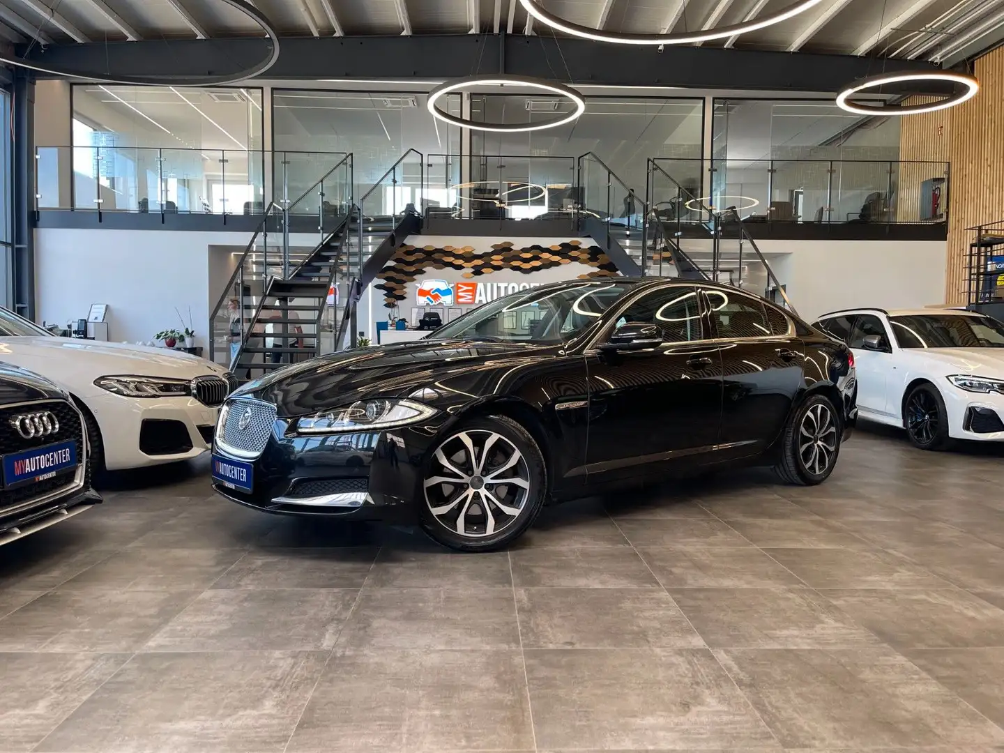 Jaguar XF 2.2 Diesel *LEDER*KAM*NAVI*PDC*SZHZ*XENON* Negru - 1