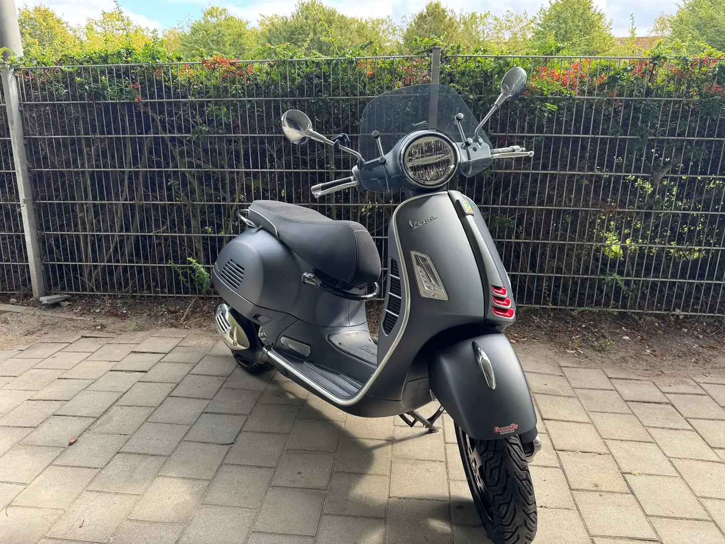 Vespa GTS Super Sport 300 Super Sport 300 mat grijs rood Szürke - 1