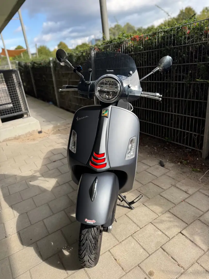 Vespa GTS Super Sport 300 Super Sport 300 mat grijs rood Szürke - 2