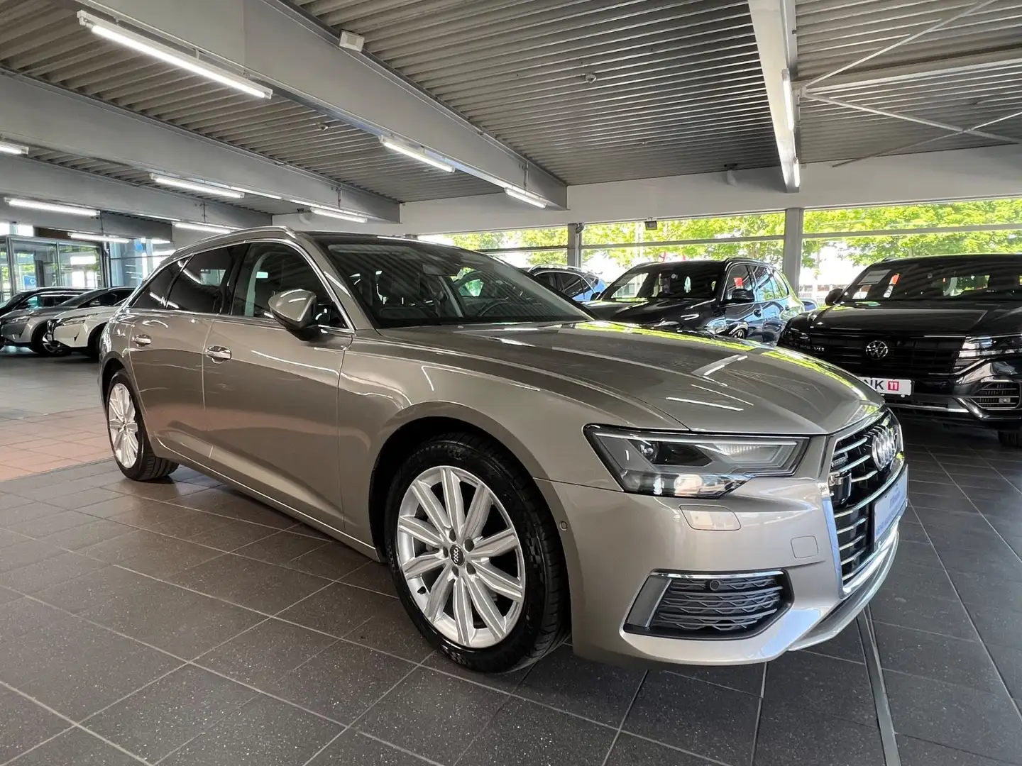 Audi A6 Avant 45 TFSI quattro design SEHR VIEL PAKETE bež - 2