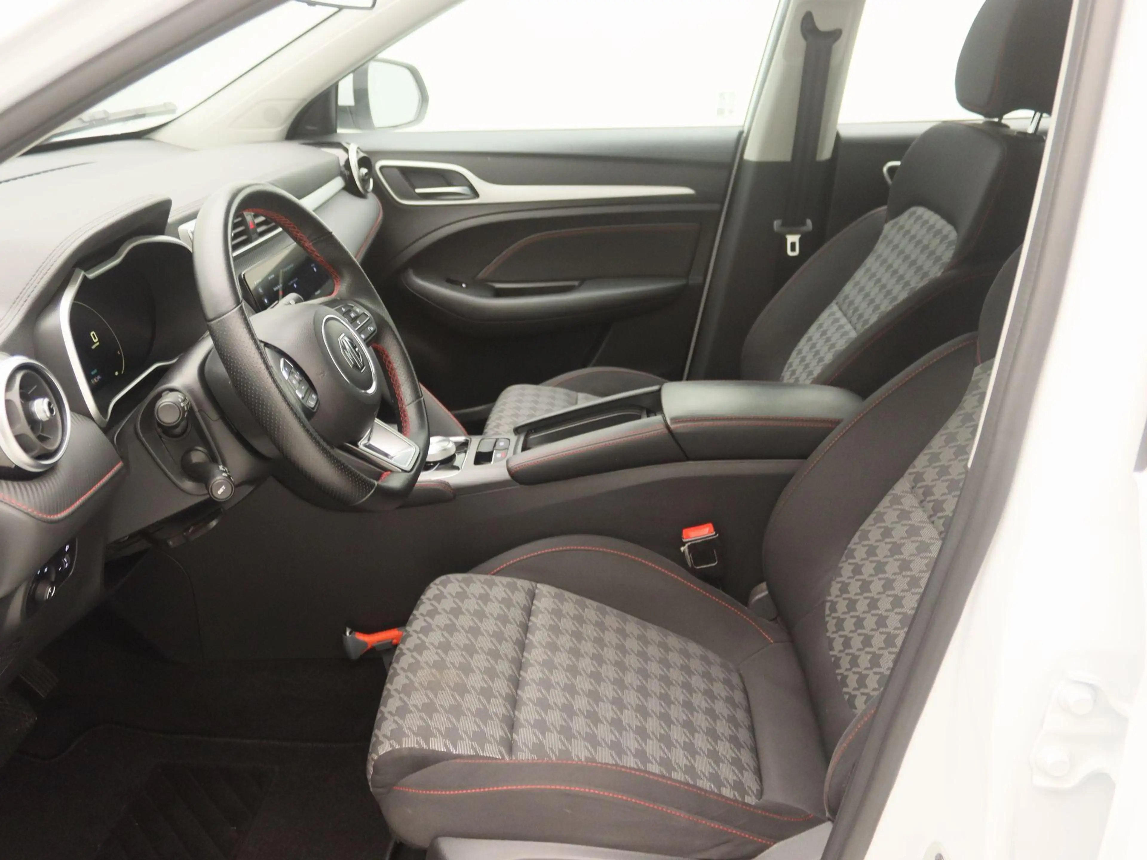 MG ZS EV Long Range Comfort 70 kWh — photo 11