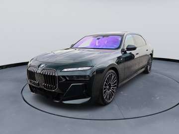 750 e xDrive M Sport - INDIVIDUAL Oxfordgrün