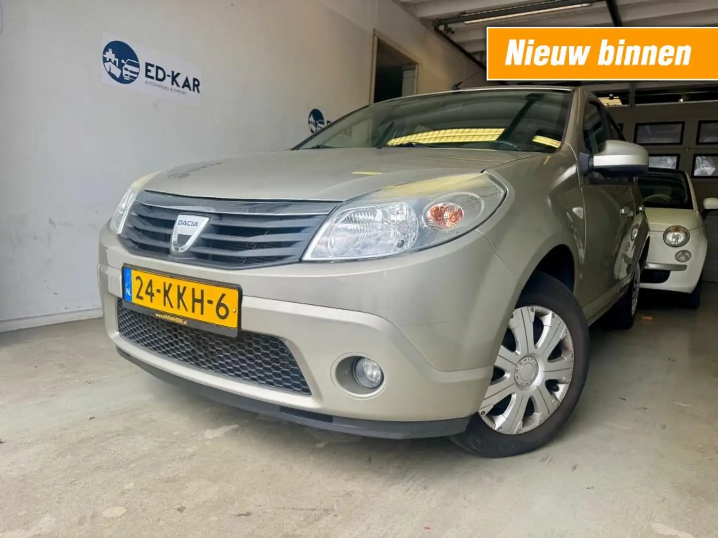 Dacia Sandero 1.2 Laureate 5DRS AIRCO NAP 2DE EIG. APK 3-2026 RI Grijs - 1