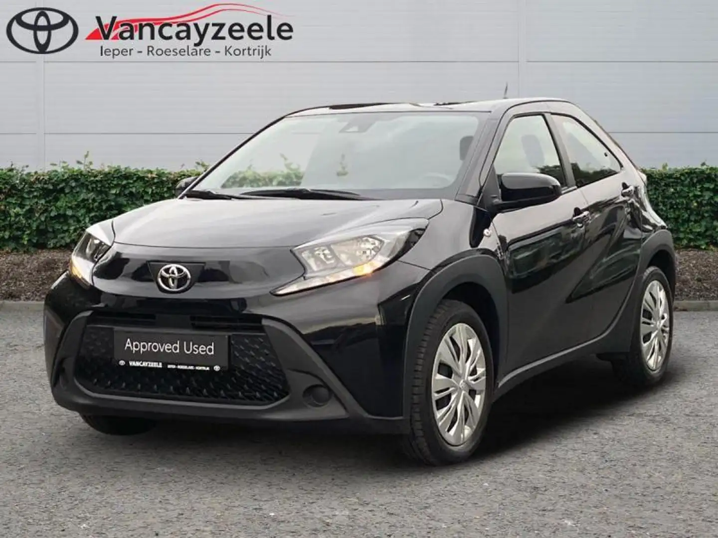 Toyota Aygo X play+cam+DAB+applecarplay & androidauto Zwart - 1