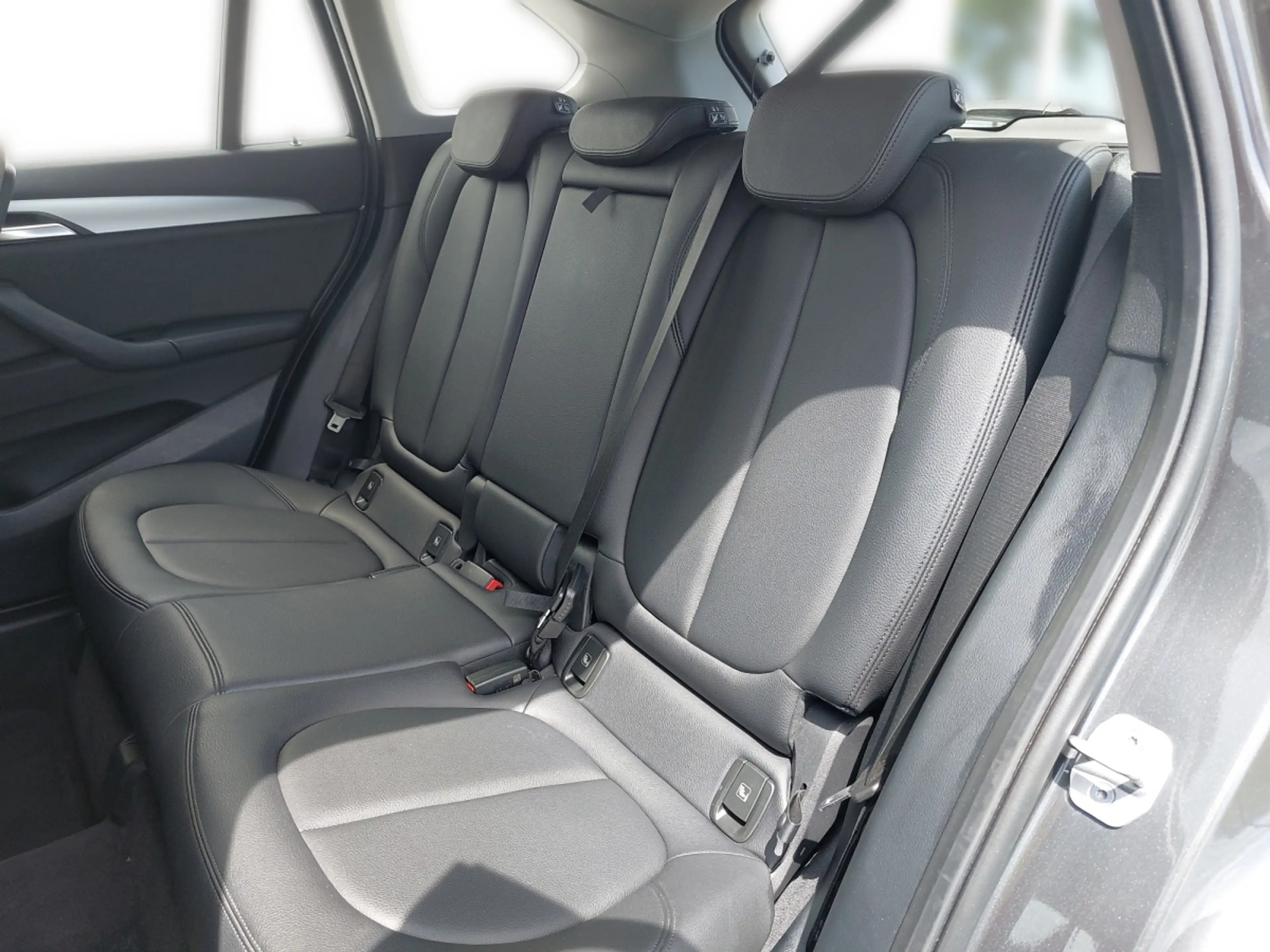 BMW X1 sDrive 16d Advantage — photo 10