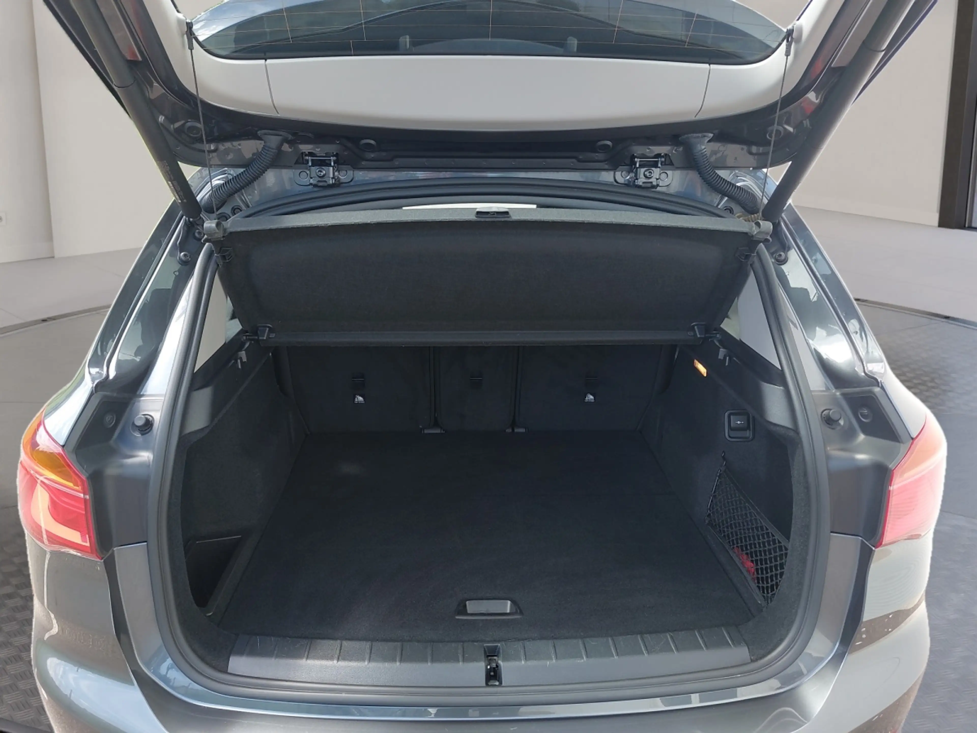 BMW X1 sDrive 16d Advantage — photo 11