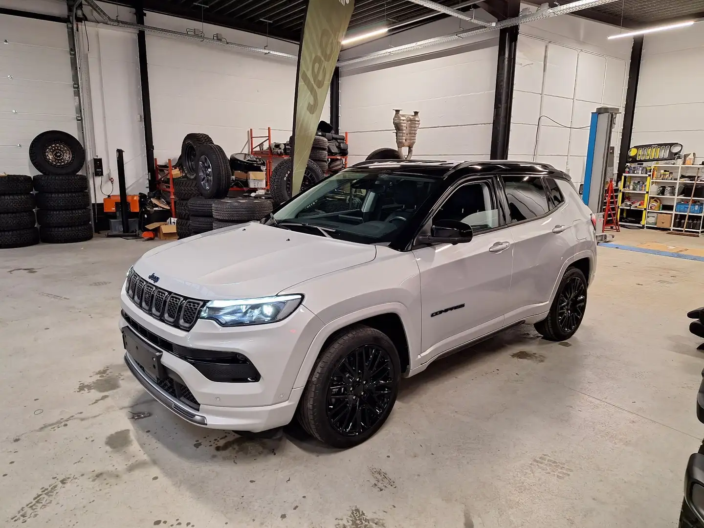 Jeep Compass 1.3 T4 4xe PLUG-IN HYBRID Automatik S Argent - 1