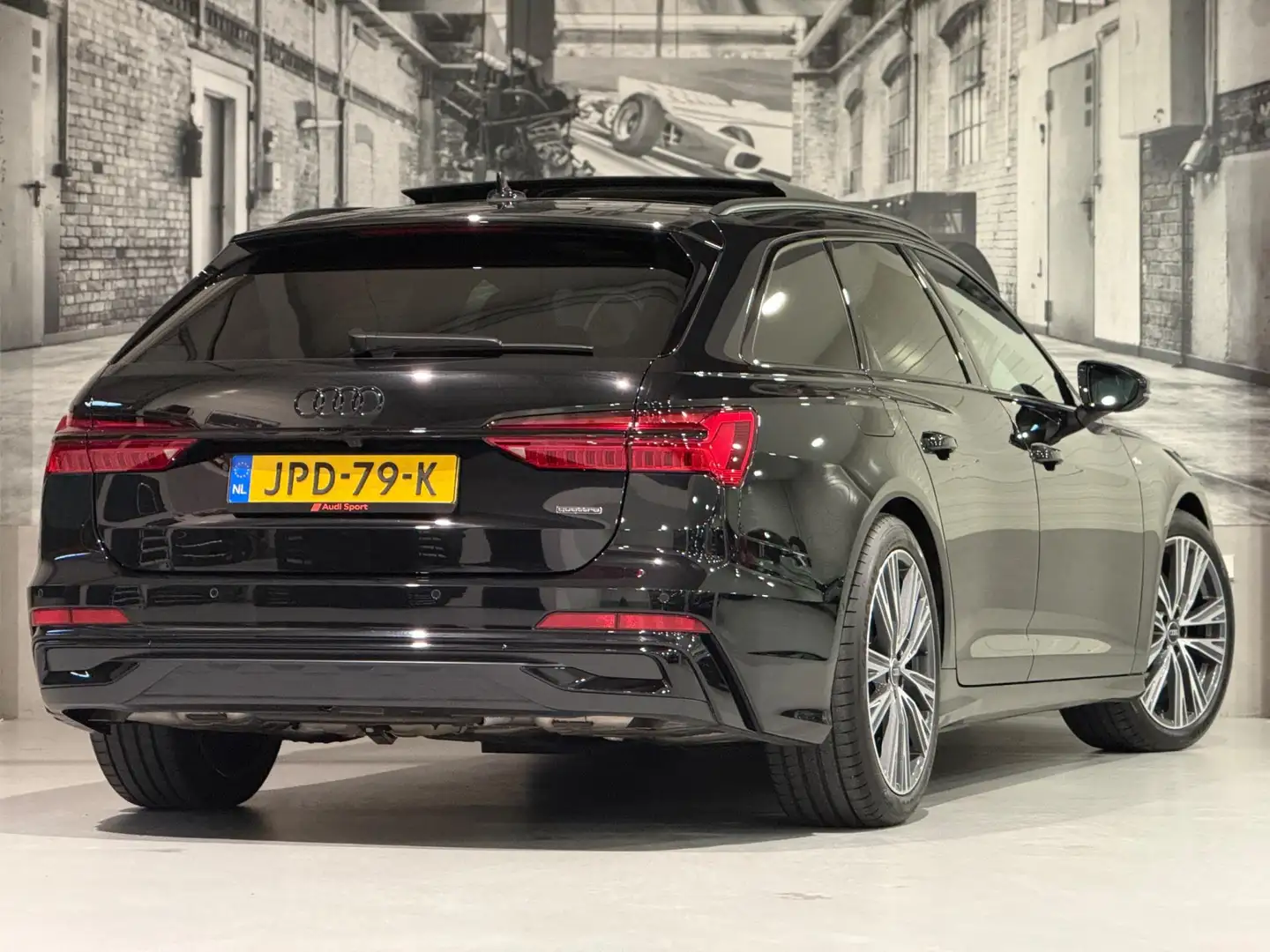 Audi A6 Avant 55 TFSI e quattro S edition Competition Zwart - 2
